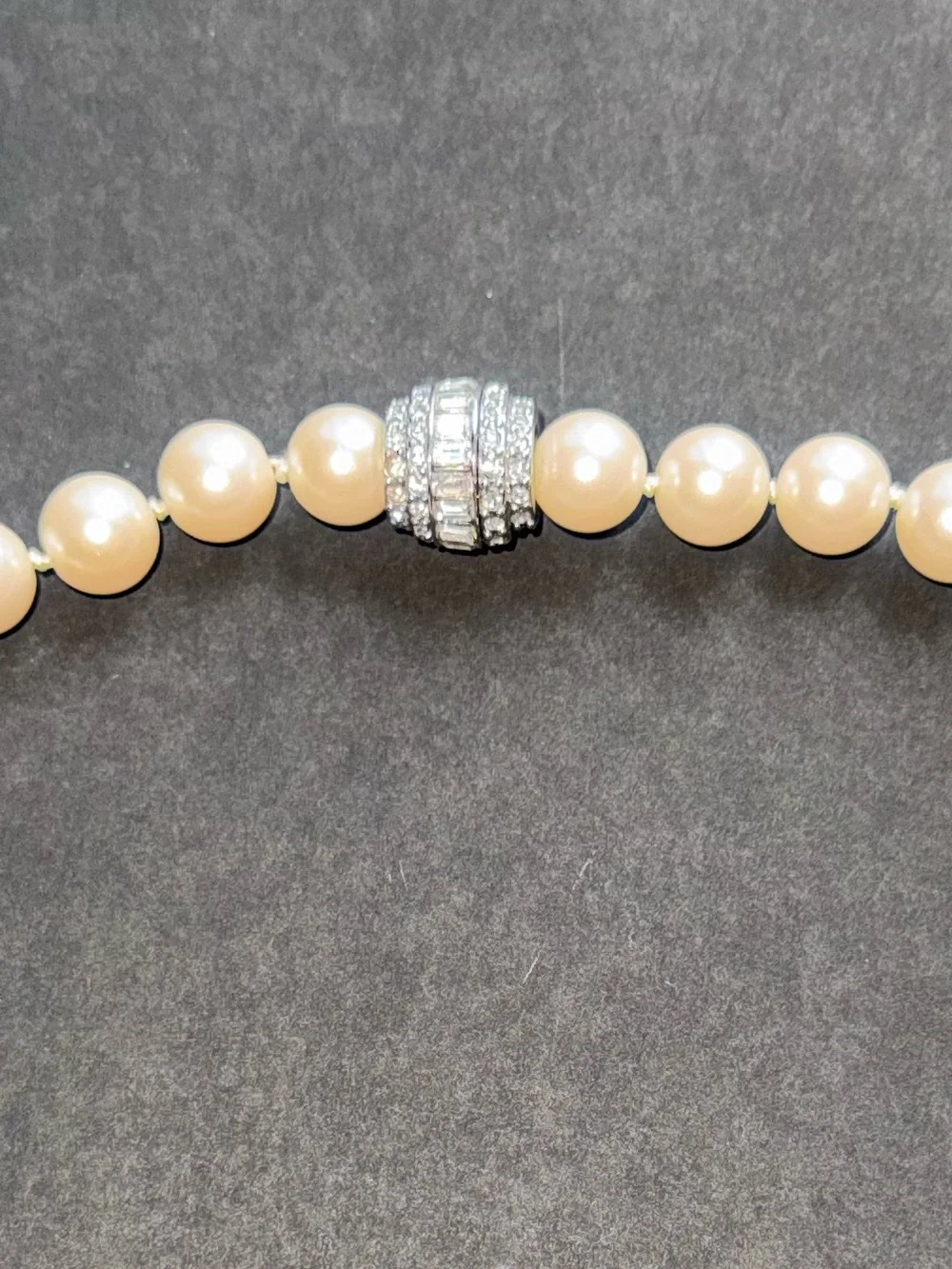 Pearl necklace with rhinestone magnetic barrel clasp